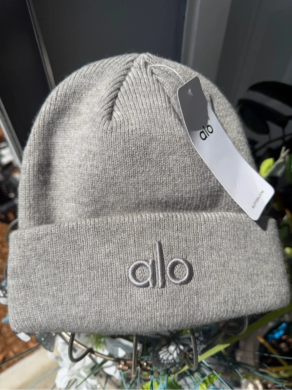 ALO Yoga Ribbed Beanie Hat - Light Gray - Picture 4 of 15